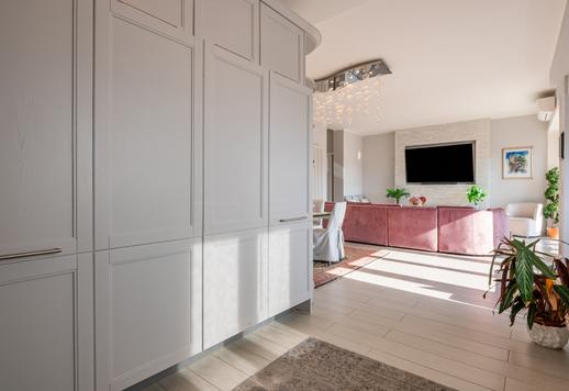 ミラノの高級なポルタ モンフォルテ地区、エレガントなヴィヴァイオ通りの裏手にある、改装済みのエレガントなアパートメントが販売中です。 Image 9