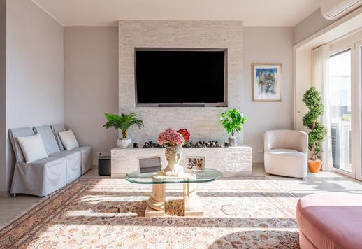 ミラノの高級なポルタ モンフォルテ地区、エレガントなヴィヴァイオ通りの裏手にある、改装済みのエレガントなアパートメントが販売中です。 Image 5