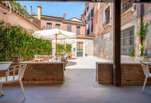 Appartement en exclusivité avec cou privée et vue sur le canal à vendre à Venise  Image 6