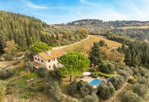 600 kvm rustikk villa på 5 hektar land blant vinmarker og olivenlunder i Montespertoli Image 1