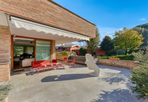 Prestigieuze woning van 650 vierkante meter met 2.000 vierkante meter tuin, met dubbele keuken, hobbyruimte en hoogwaardige afwerking Image 9