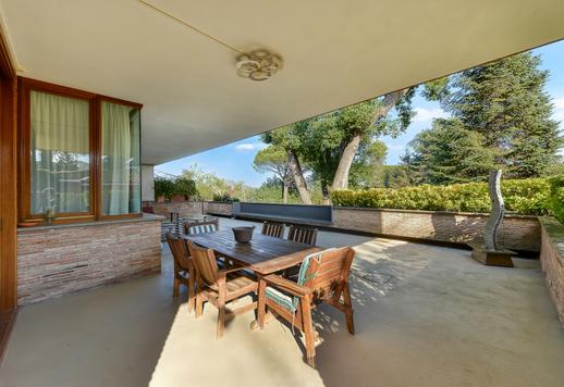 Prestigieuze woning van 650 vierkante meter met 2.000 vierkante meter tuin, met dubbele keuken, hobbyruimte en hoogwaardige afwerking Image 8