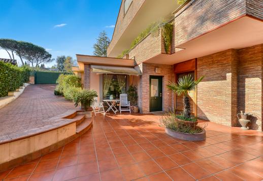 Prestigieuze woning van 650 vierkante meter met 2.000 vierkante meter tuin, met dubbele keuken, hobbyruimte en hoogwaardige afwerking Image 7