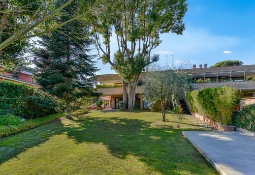 Prestigieuze woning van 650 vierkante meter met 2.000 vierkante meter tuin, met dubbele keuken, hobbyruimte en hoogwaardige afwerking Image 2