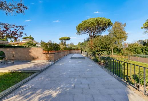 Prestigieuze woning van 650 vierkante meter met 2.000 vierkante meter tuin, met dubbele keuken, hobbyruimte en hoogwaardige afwerking Image 4