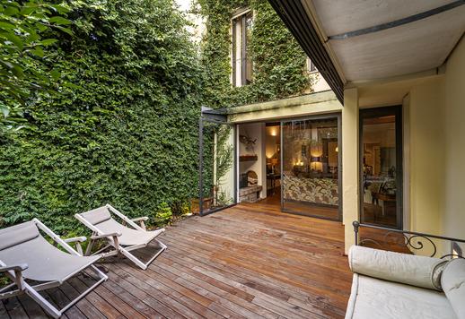 Elegant eiendom med uteområder og sjarmerende finish i hjertet av Oltrarno Image 8