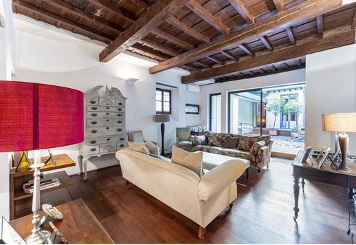 Elegant eiendom med uteområder og sjarmerende finish i hjertet av Oltrarno Image 2