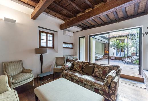 Elegant eiendom med uteområder og sjarmerende finish i hjertet av Oltrarno Image 4