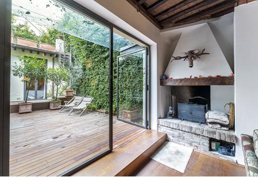 Elegant eiendom med uteområder og sjarmerende finish i hjertet av Oltrarno Image 7