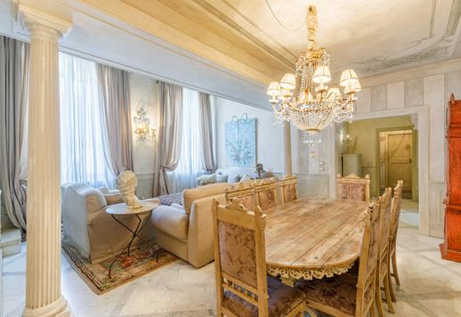 Apartamento sofisticado de 168m² no terceiro andar, com 3 quartos, 2 banheiros e mobiliário sob medida. Image 5