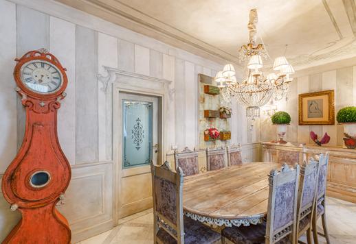 Apartamento sofisticado de 168m² no terceiro andar, com 3 quartos, 2 banheiros e mobiliário sob medida. Image 7