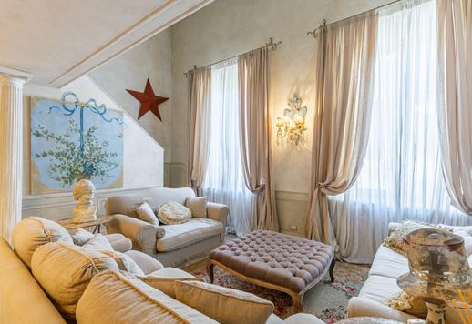 Apartamento sofisticado de 168m² no terceiro andar, com 3 quartos, 2 banheiros e mobiliário sob medida. Image 3