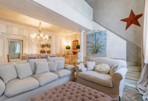 Apartamento sofisticado de 168m² no terceiro andar, com 3 quartos, 2 banheiros e mobiliário sob medida. Image 4