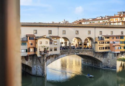 Elegante dimora di 130 mq completamente ristrutturata in Oltrarno con affaccio sull'Arno Image 1