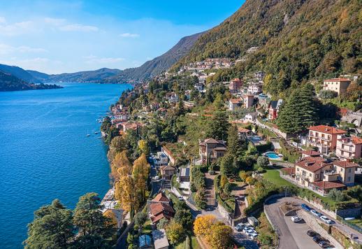 Élégante villa de luxe avec grand jardin privé et vue imprenable sur le lac de Côme à vendre à Laglio Image 3