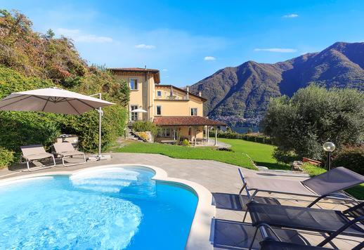 Élégante villa de luxe avec grand jardin privé et vue imprenable sur le lac de Côme à vendre à Laglio Image 5