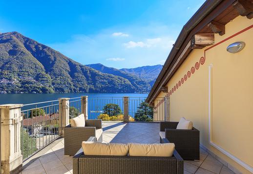 Élégante villa de luxe avec grand jardin privé et vue imprenable sur le lac de Côme à vendre à Laglio Image 9