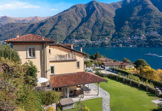 Élégante villa de luxe avec grand jardin privé et vue imprenable sur le lac de Côme à vendre à Laglio Image 2