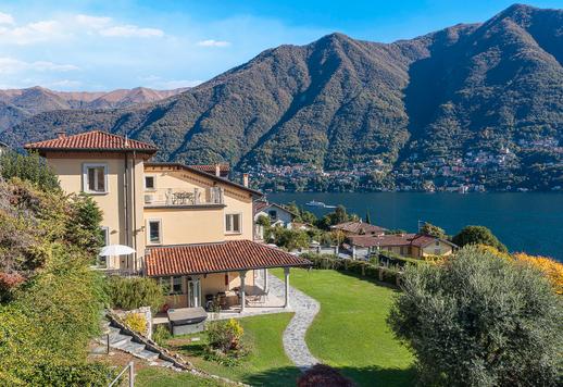 Élégante villa de luxe avec grand jardin privé et vue imprenable sur le lac de Côme à vendre à Laglio Image 1