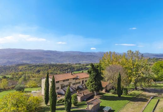 Ferme toscane avec piscine et grands espaces extérieurs à vendre à Poppi dans la campagne d'Arezzo  Image 4
