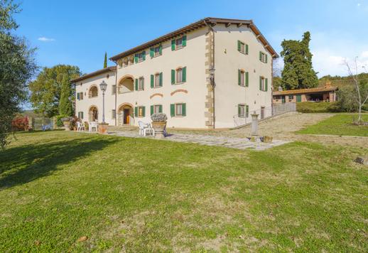 Ferme toscane avec piscine et grands espaces extérieurs à vendre à Poppi dans la campagne d'Arezzo  Image 9