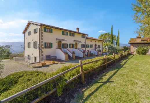 Ferme toscane avec piscine et grands espaces extérieurs à vendre à Poppi dans la campagne d'Arezzo  Image 8