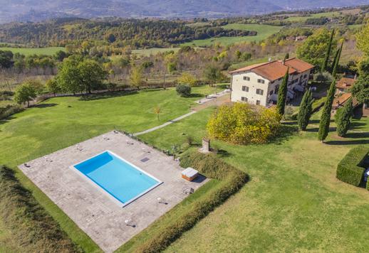 Ferme toscane avec piscine et grands espaces extérieurs à vendre à Poppi dans la campagne d'Arezzo  Image 3