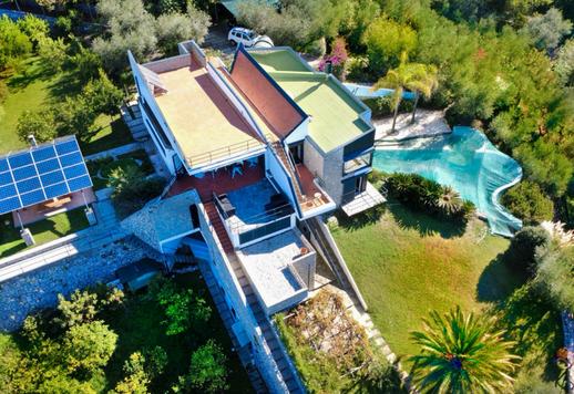 Straordinaria villa fronte mare con piscina panoramica e vista mozzafiato in vendita nel Golfo di Napoli Image 2