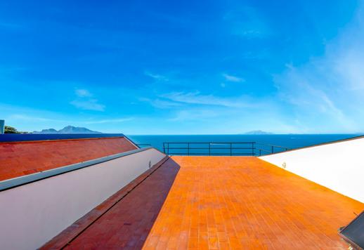 Straordinaria villa fronte mare con piscina panoramica e vista mozzafiato in vendita nel Golfo di Napoli Image 5