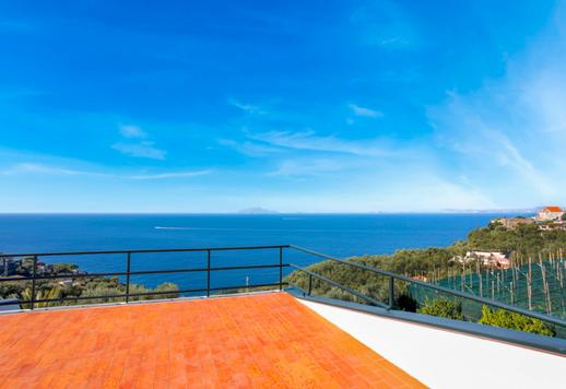 Straordinaria villa fronte mare con piscina panoramica e vista mozzafiato in vendita nel Golfo di Napoli Image 6