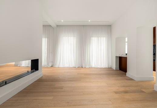 Exklusiv lyxlägenhet i historisk byggnad till salu några steg från Via Tornabuoni och floden Arno Image 1