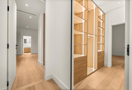 Exklusiv lyxlägenhet i historisk byggnad till salu några steg från Via Tornabuoni och floden Arno Image 9