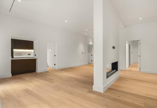 Exklusiv lyxlägenhet i historisk byggnad till salu några steg från Via Tornabuoni och floden Arno Image 2