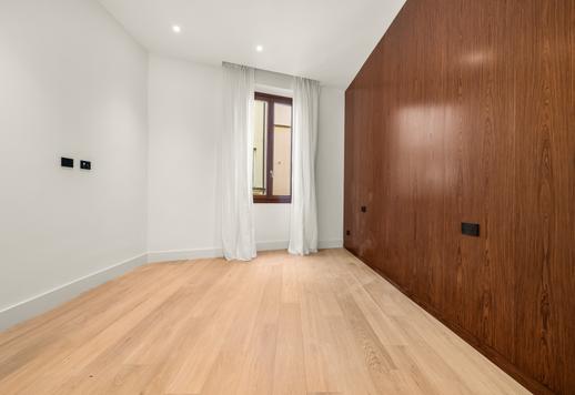 Exklusiv lyxlägenhet i historisk byggnad till salu några steg från Via Tornabuoni och floden Arno Image 8