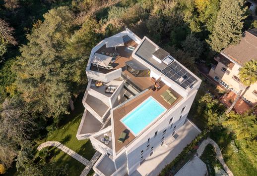 Exkluzív közösségi szolgáltatásokkal, tetőtéri terasszal, fűtött medencével és kilátással a lombos Monte Mario területére rendelkező birtok Image 3