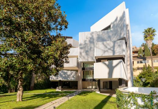 Exkluzív közösségi szolgáltatásokkal, tetőtéri terasszal, fűtött medencével és kilátással a lombos Monte Mario területére rendelkező birtok Image 8