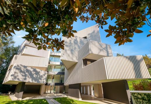 Exkluzív közösségi szolgáltatásokkal, tetőtéri terasszal, fűtött medencével és kilátással a lombos Monte Mario területére rendelkező birtok Image 9