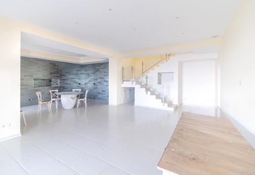 Элегантная вилла в 480 кв.м. с флигелем, террасой с видом на море, лесом и частным садом. Image 8