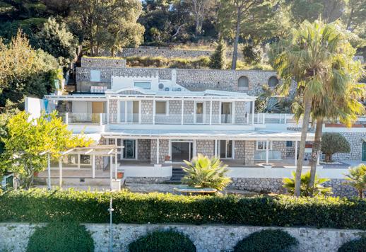 Элегантная вилла в 480 кв.м. с флигелем, террасой с видом на море, лесом и частным садом. Image 3