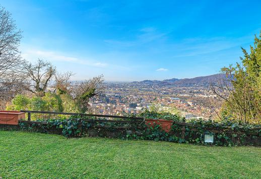 Prestigiada propriedade do século XVII rodeada pela natureza em Val Serio. Image 8