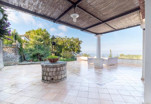 Elegant eiendom på 76 kvm med 300 kvm terrasser og en privat hage i Tiberio-området Image 3