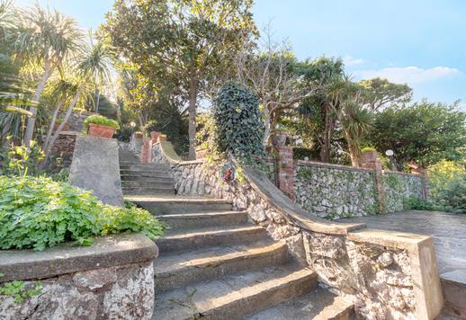 Elegant eiendom på 76 kvm med 300 kvm terrasser og en privat hage i Tiberio-området Image 4