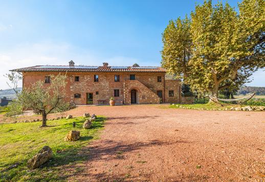 770 m² groot perceel met twee gebouwen en vier hectare grond, biologische moestuinen, olijfgaarden, wijngaarden en helikopterplatforms Image 5