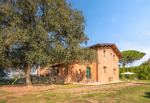 770 m² groot perceel met twee gebouwen en vier hectare grond, biologische moestuinen, olijfgaarden, wijngaarden en helikopterplatforms Image 6