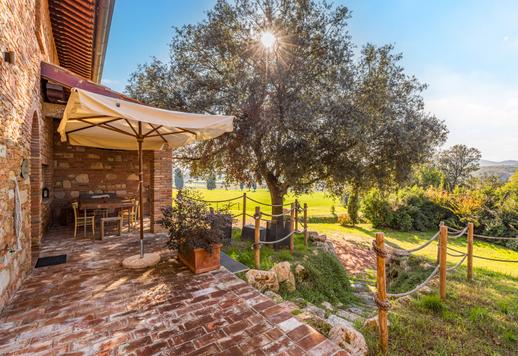 770 m² groot perceel met twee gebouwen en vier hectare grond, biologische moestuinen, olijfgaarden, wijngaarden en helikopterplatforms Image 9