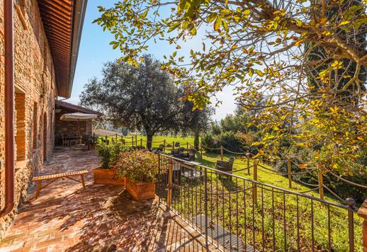 770 m² groot perceel met twee gebouwen en vier hectare grond, biologische moestuinen, olijfgaarden, wijngaarden en helikopterplatforms Image 8