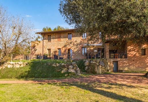 770 m² groot perceel met twee gebouwen en vier hectare grond, biologische moestuinen, olijfgaarden, wijngaarden en helikopterplatforms Image 7