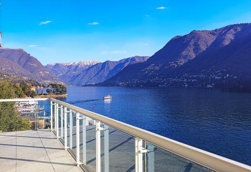 A tekintélyes tóparti Como városában egy különálló, 400 négyzetméteres villa, három oldalról tóra néző kilátással és három bejárattal. Image 2