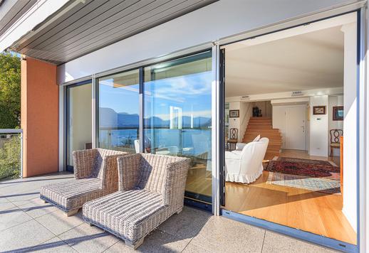 A tekintélyes tóparti Como városában egy különálló, 400 négyzetméteres villa, három oldalról tóra néző kilátással és három bejárattal. Image 7