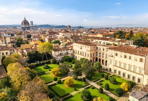 Prestigious 600-sqm estate on the piano nobile of a historical building with views of the garden Image 1